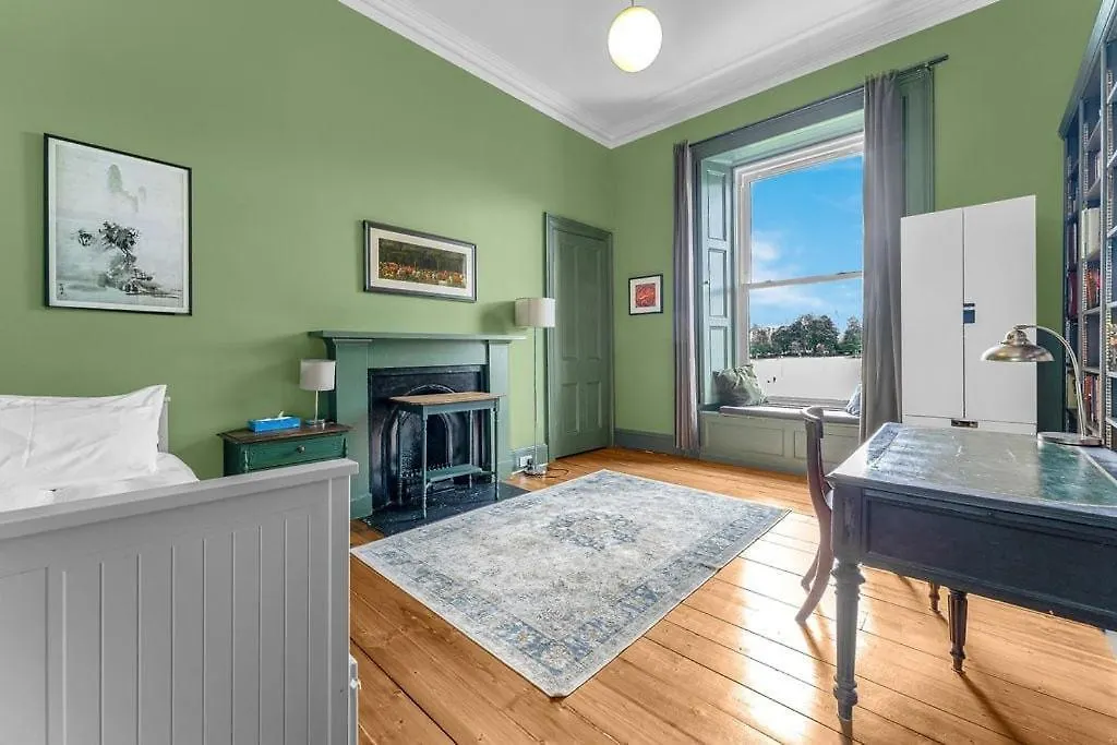 Διαμέρισμα Bright And Spacious Flat Overlooking The Meadows Εδιμβούργο