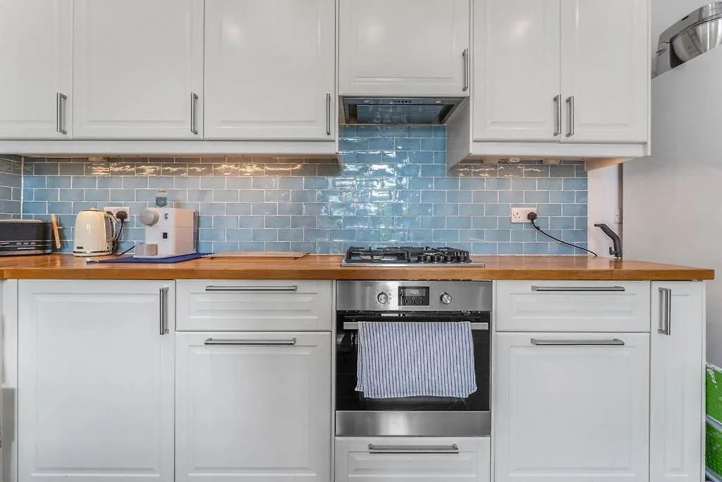 Bright And Spacious Flat Overlooking The Meadows Εδιμβούργο