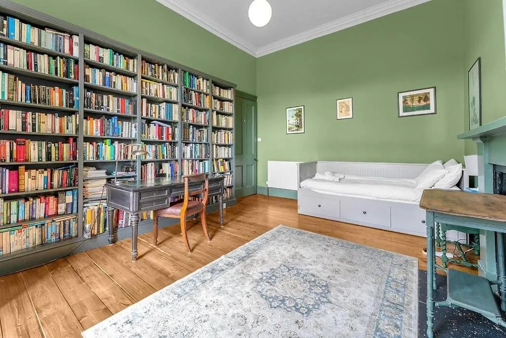 Bright And Spacious Flat Overlooking The Meadows Εδιμβούργο