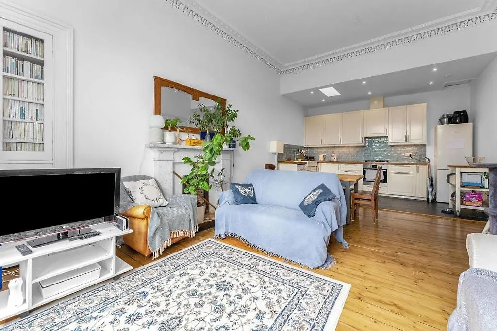 Bright And Spacious Flat Overlooking The Meadows Εδιμβούργο